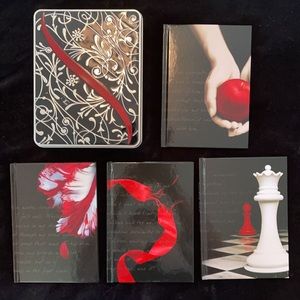Twilight Saga Journals in a Collectables Tin